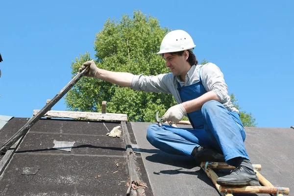 Essential Tips for Selecting a Roofing Contractor in Huntington