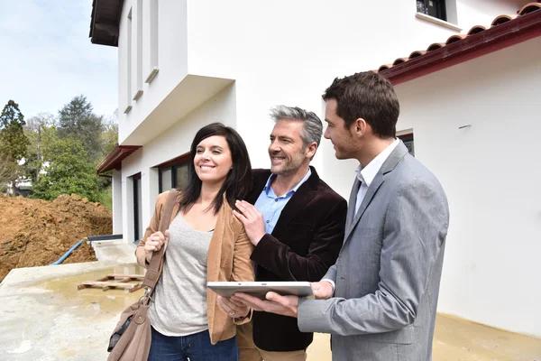 Why Partnering with a Real Estate Agent Can Save You Time and Money