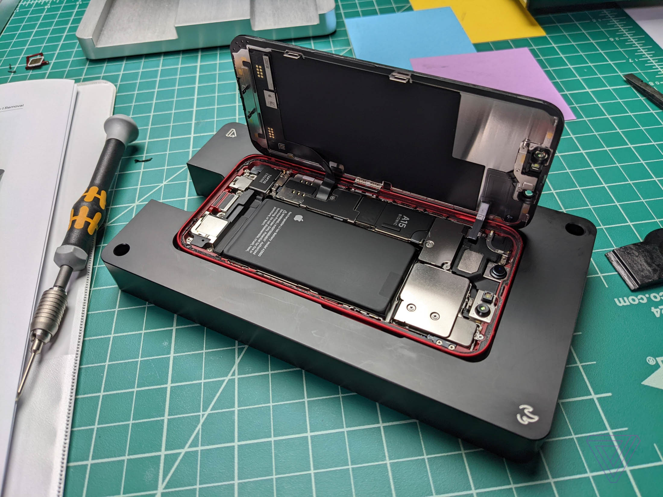 The Ultimate Guide to Choosing a Reliable iPhone Screen Replacement Kit