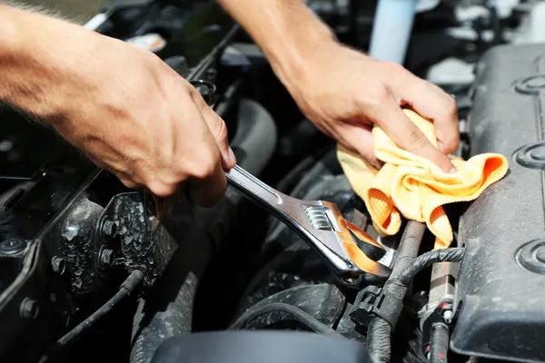 When to Visit an Auto Repair Service Instead of DIY Fixes