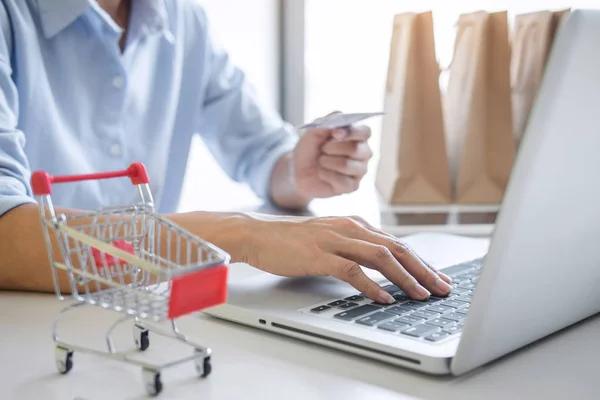 Ecommerce Growth Marketing for Better Conversion Rates